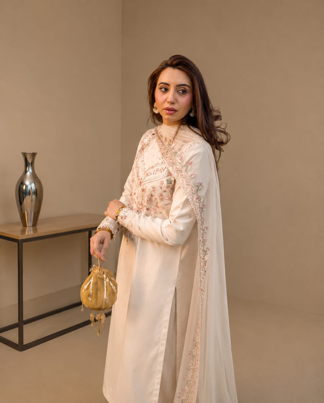 Elegant Ivory Embroidered Lawn 3-Piece Suit